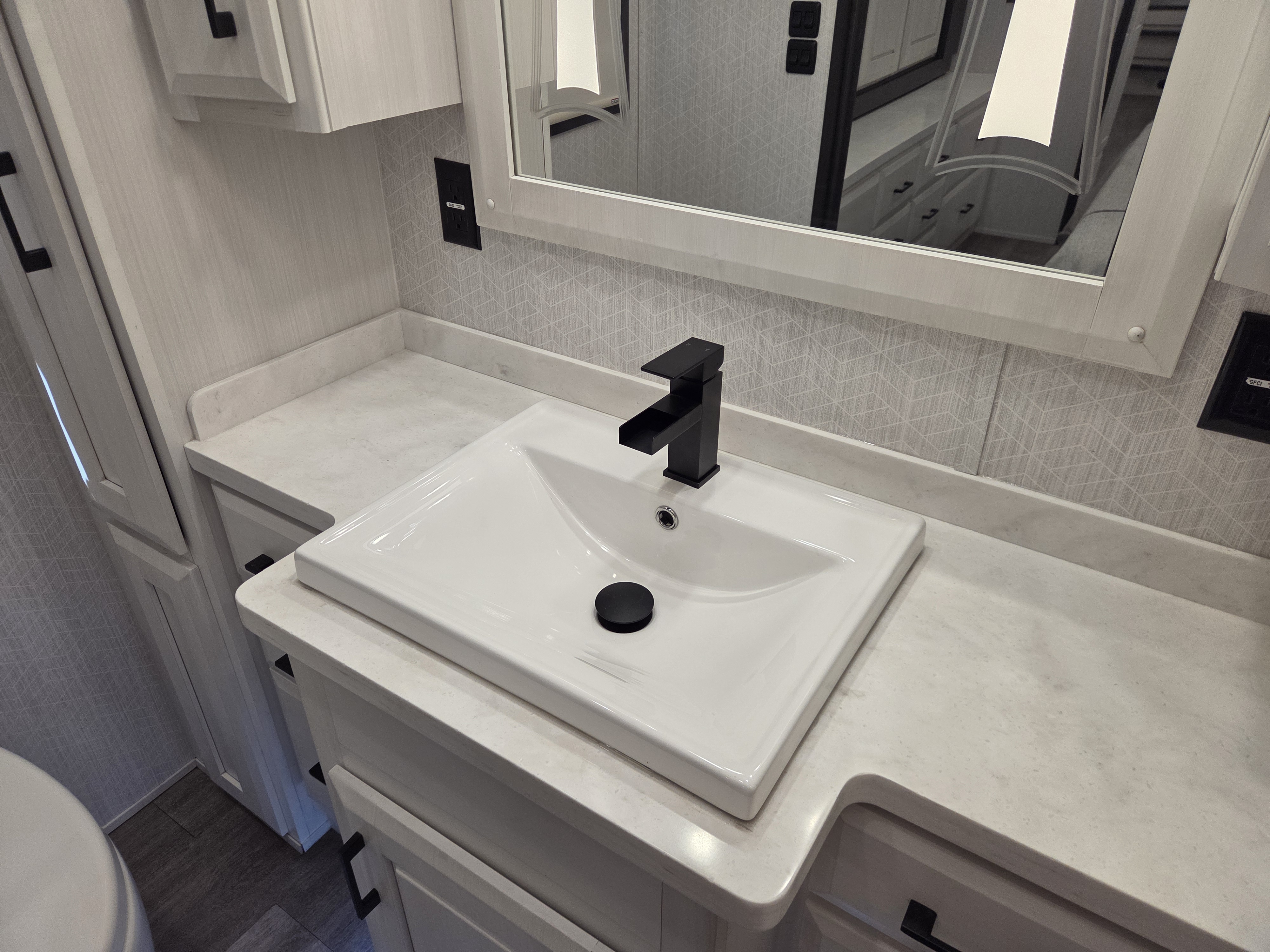 2022 DRV Mobile Suites 41FKMB - Image 21