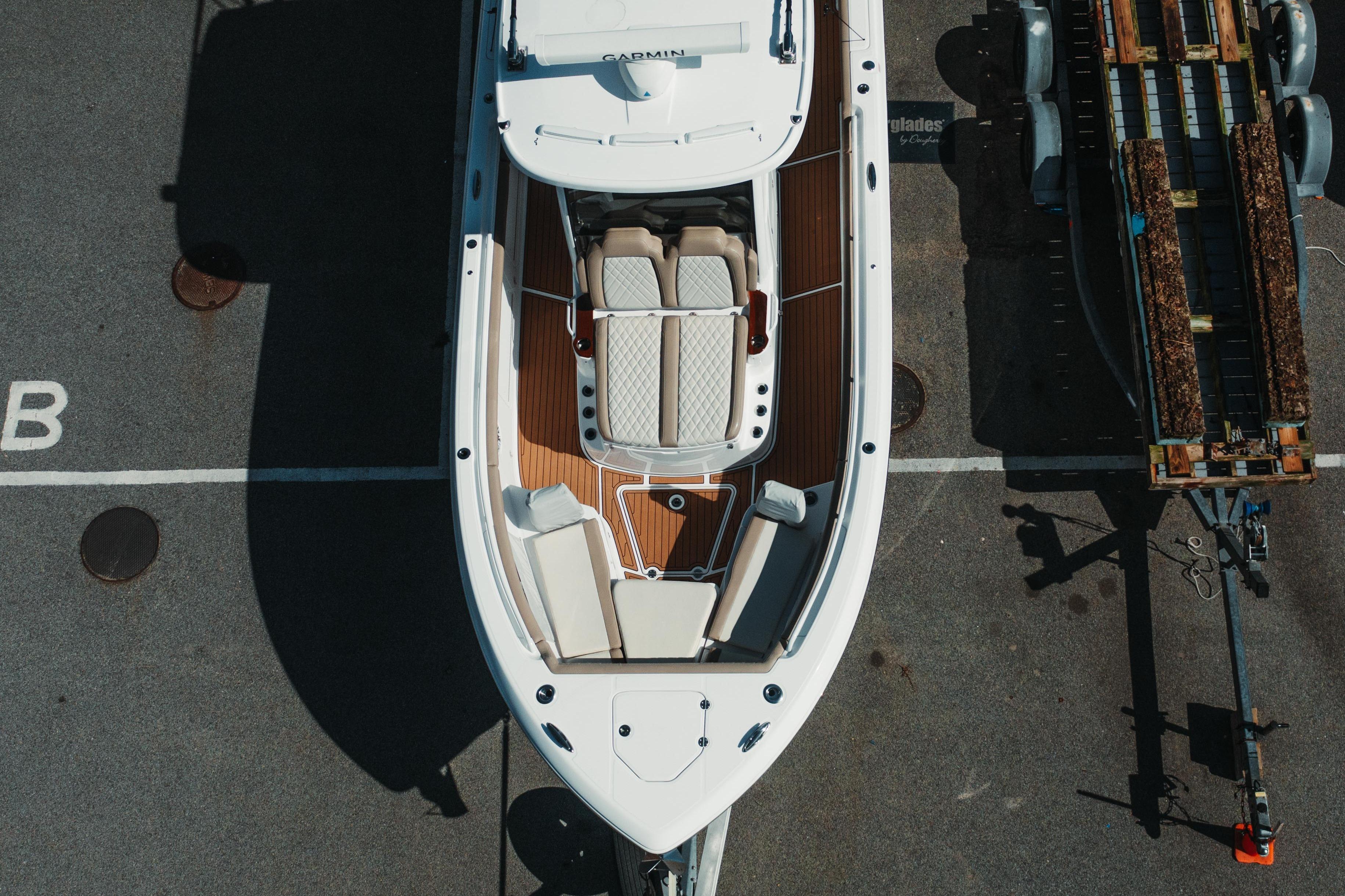 2024 Everglades 315 Center Console Standard - Image 9