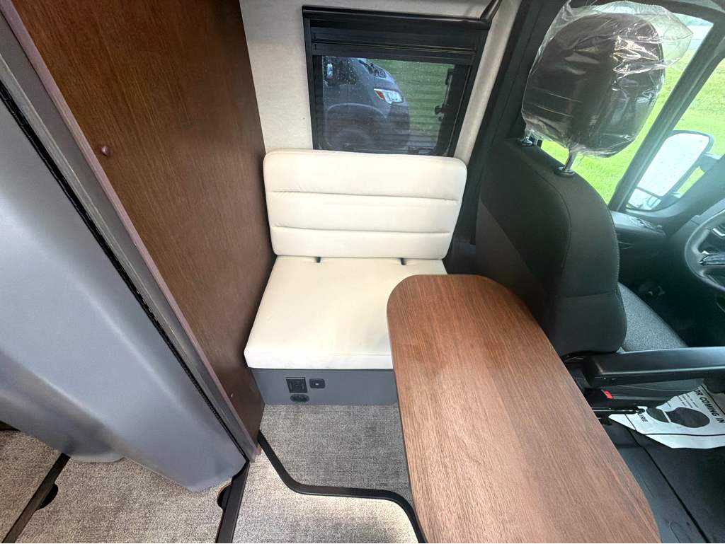 2027 GRAND DESIGN LINEAGE SERIESVP LVP2 - Image 16