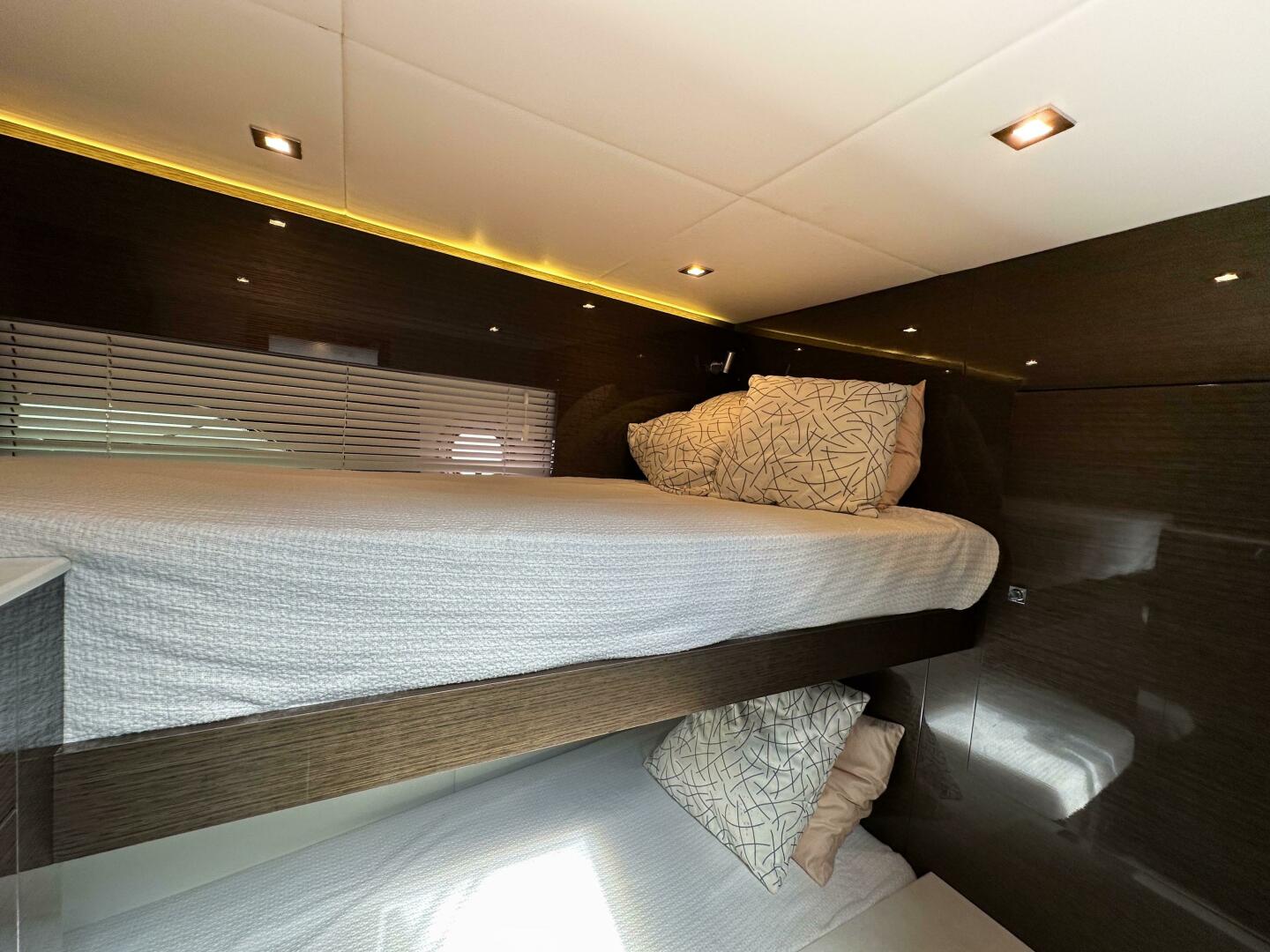 2019 Cruisers Yachts 50 Cantius - Image 29