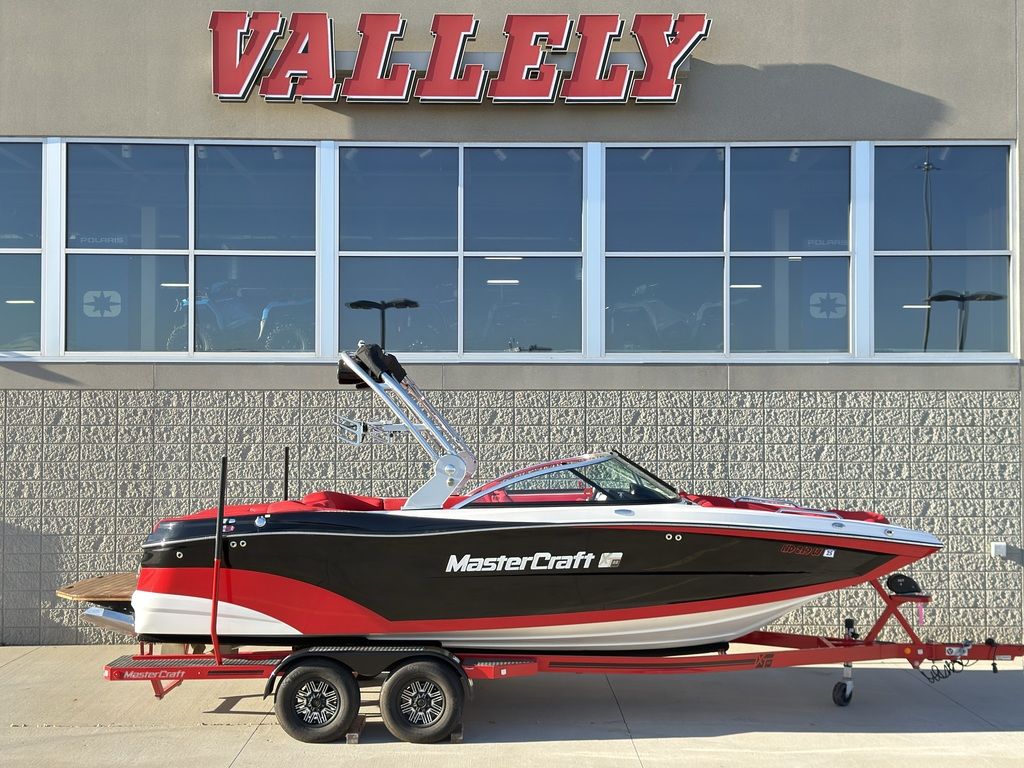 2019 MasterCraft XT22 - Image 80