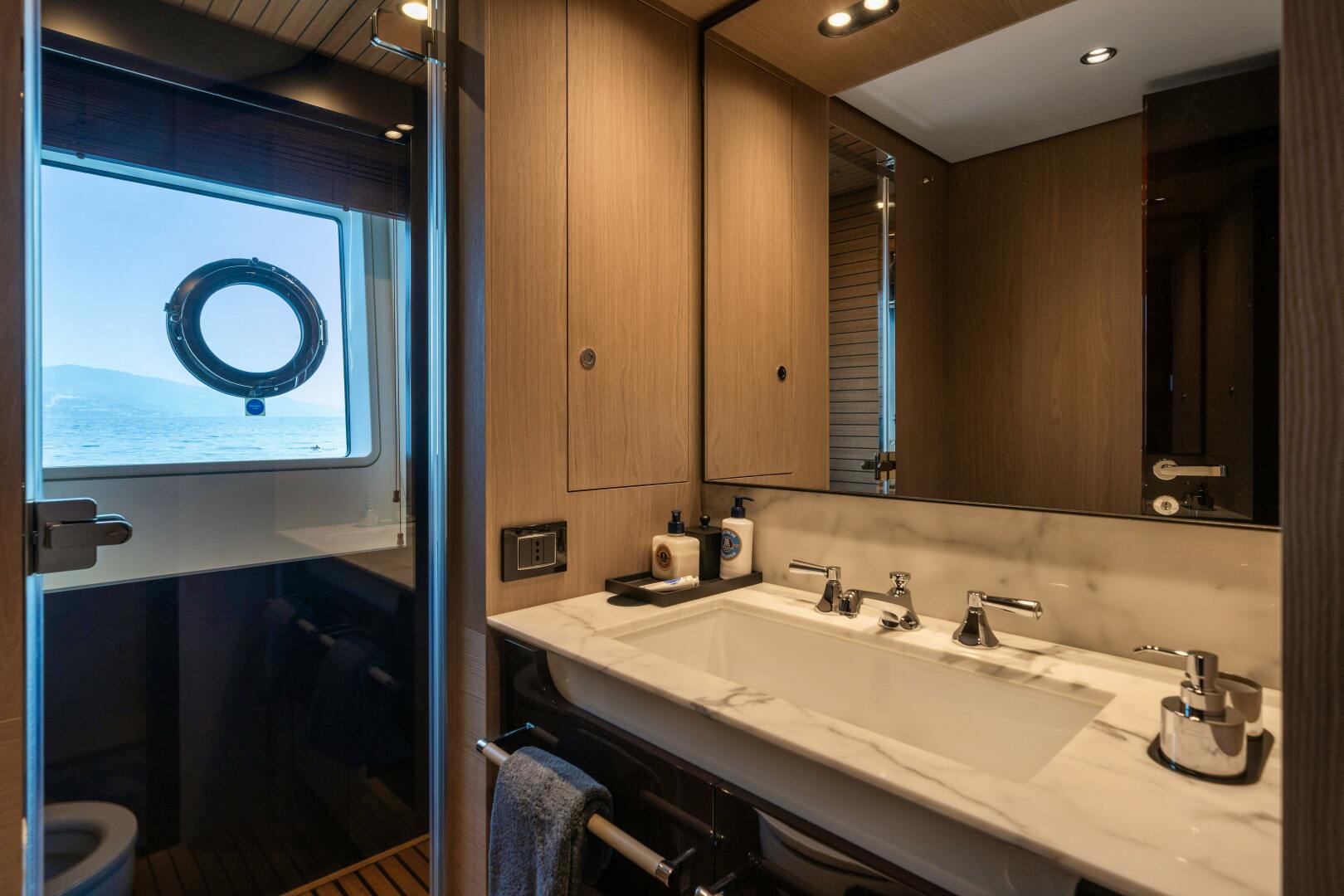 2020 Azimut Grande 27M Base - Image 42