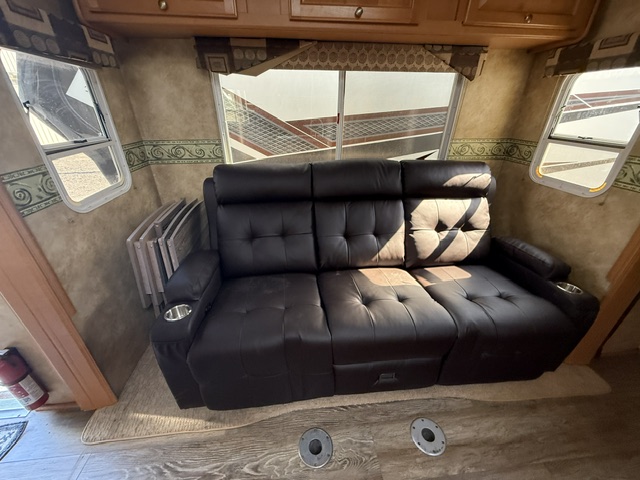 2008 Heartland Cyclone 4012 - Image 12