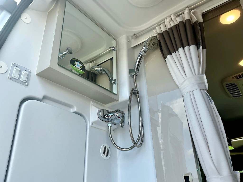 2025 THOR MOTORCOACH 18G - Image 21