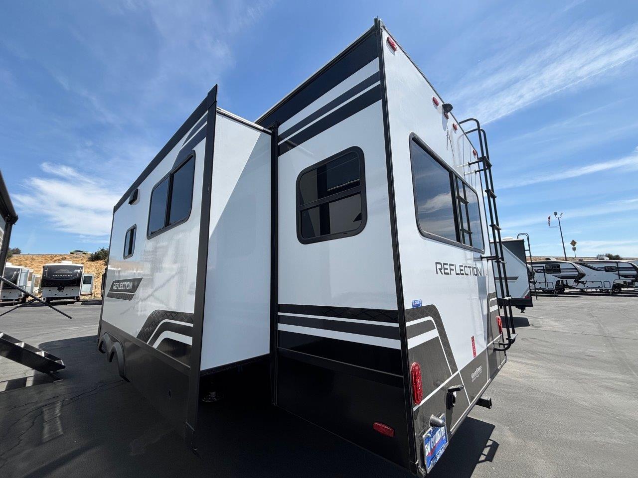 2026 Grand Design Reflection Travel Trailer 317RSTS - Image 2