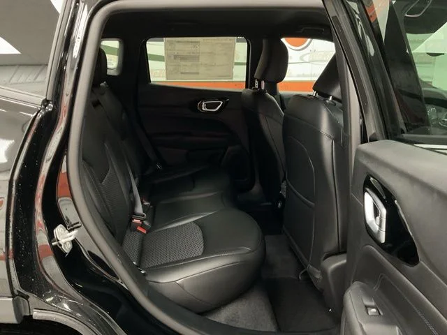 2026 Jeep Compass Latitude Altitude 4x4 - Image 36