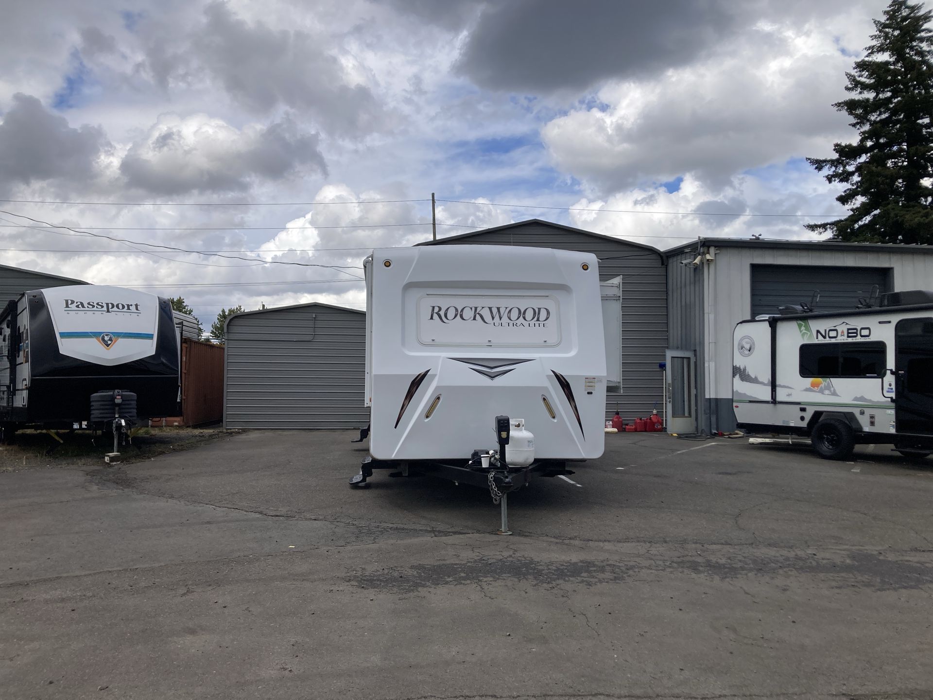 2015 Forest River Rockwood Ultra Lite 2604WS - Image 3