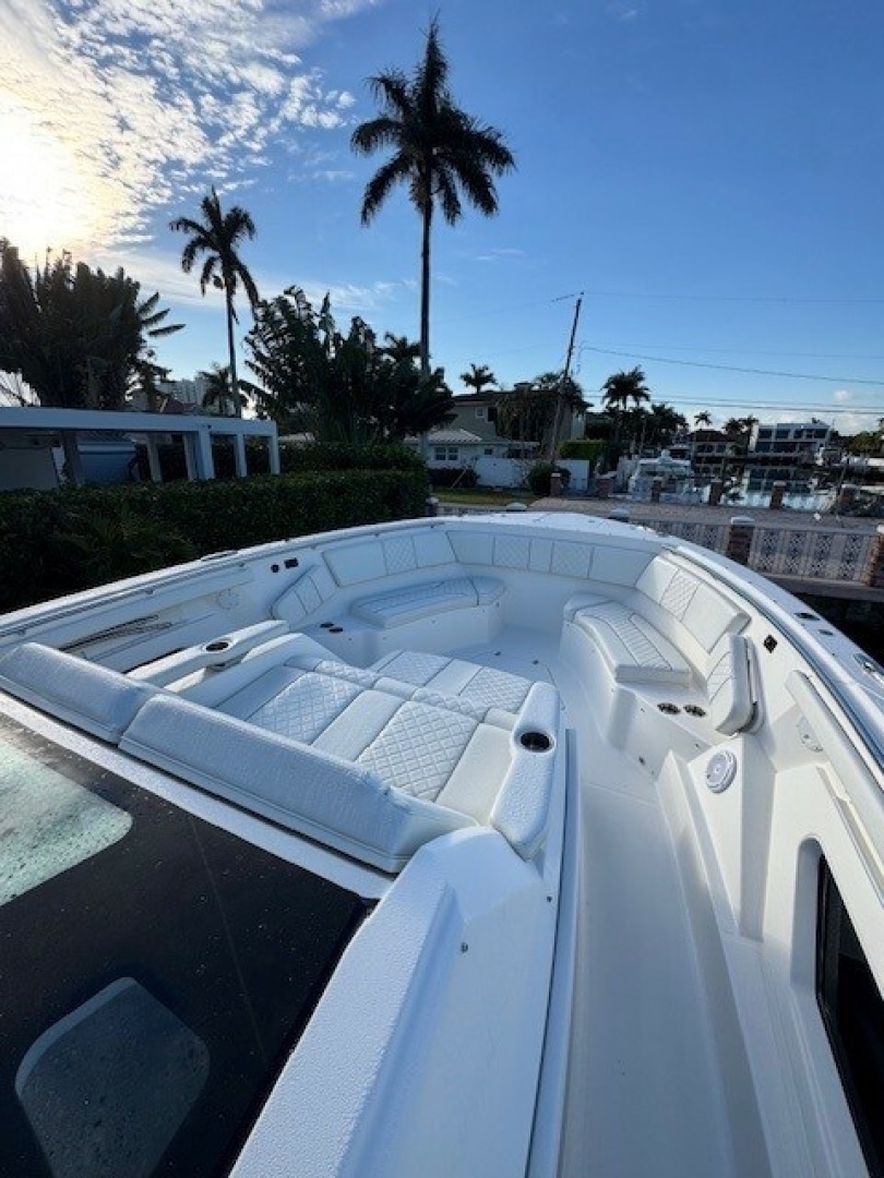 2023 PURSUIT S 428 Sport Base - Image 6