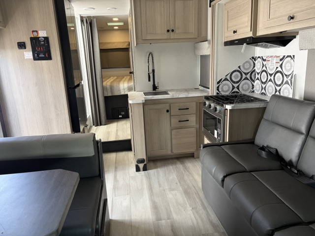 2026 Forest River Sunseeker LE 2750SLE - Image 9