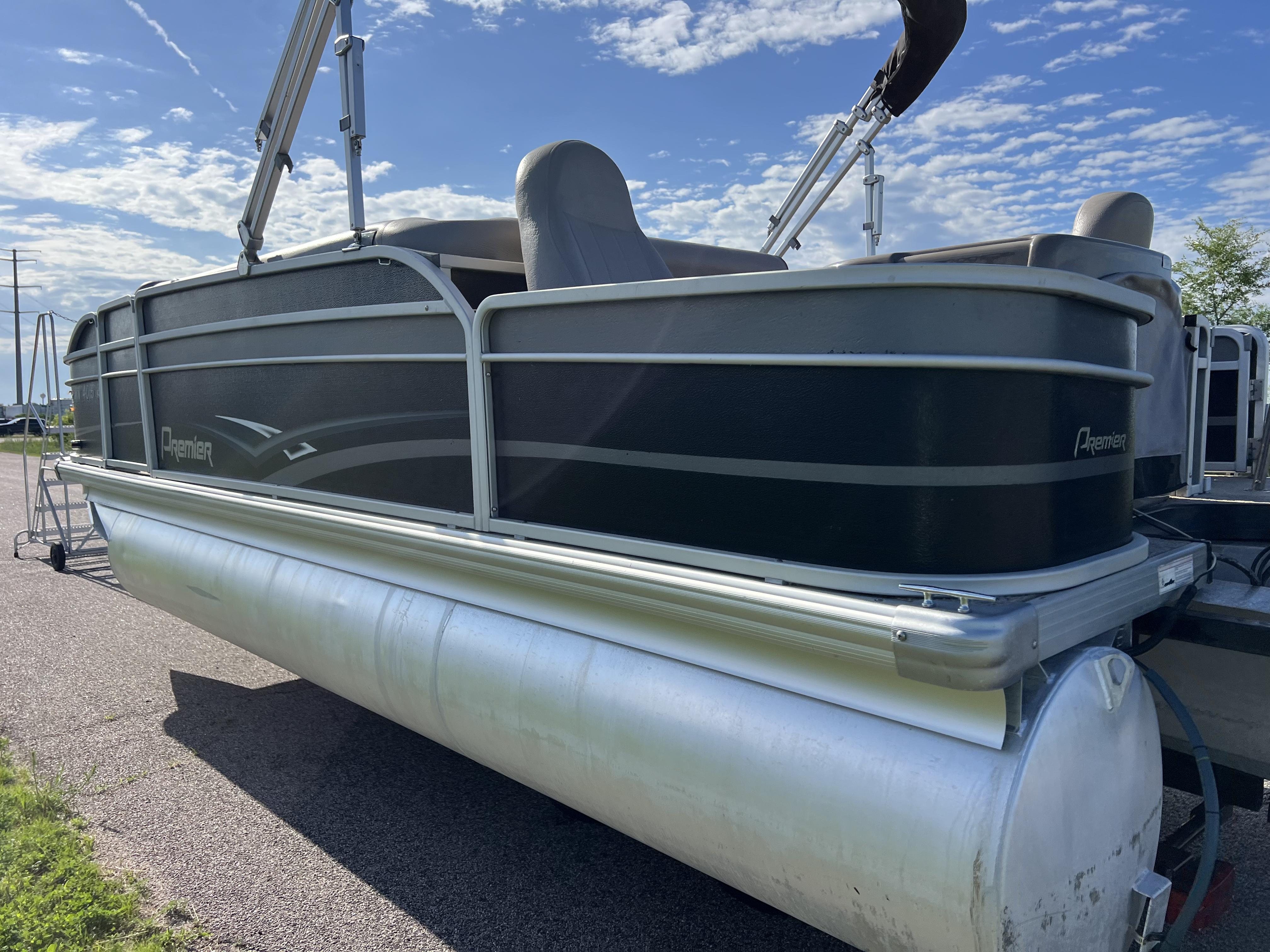 2012 PREMIER 201 EXPLORER - Image 4