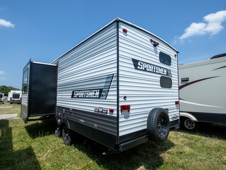 2022 KZ RV Sportsmen SE 231BHKSE - Image 4