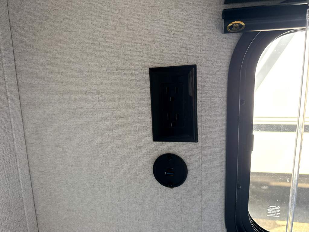 2027 JAYCO JAY FLIGHT 330TBS - Image 24
