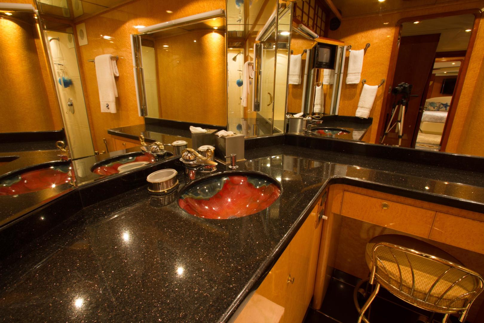 2002 President 100 Motor Yacht - Image 19