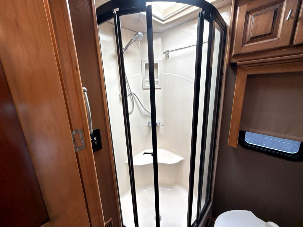 2018 TIFFIN ALLEGRO RED 33AA - Image 30