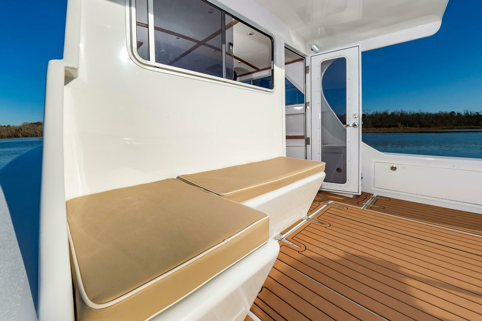 2024 Custom Chesapeake Bay Built Custom 33' - Image 15