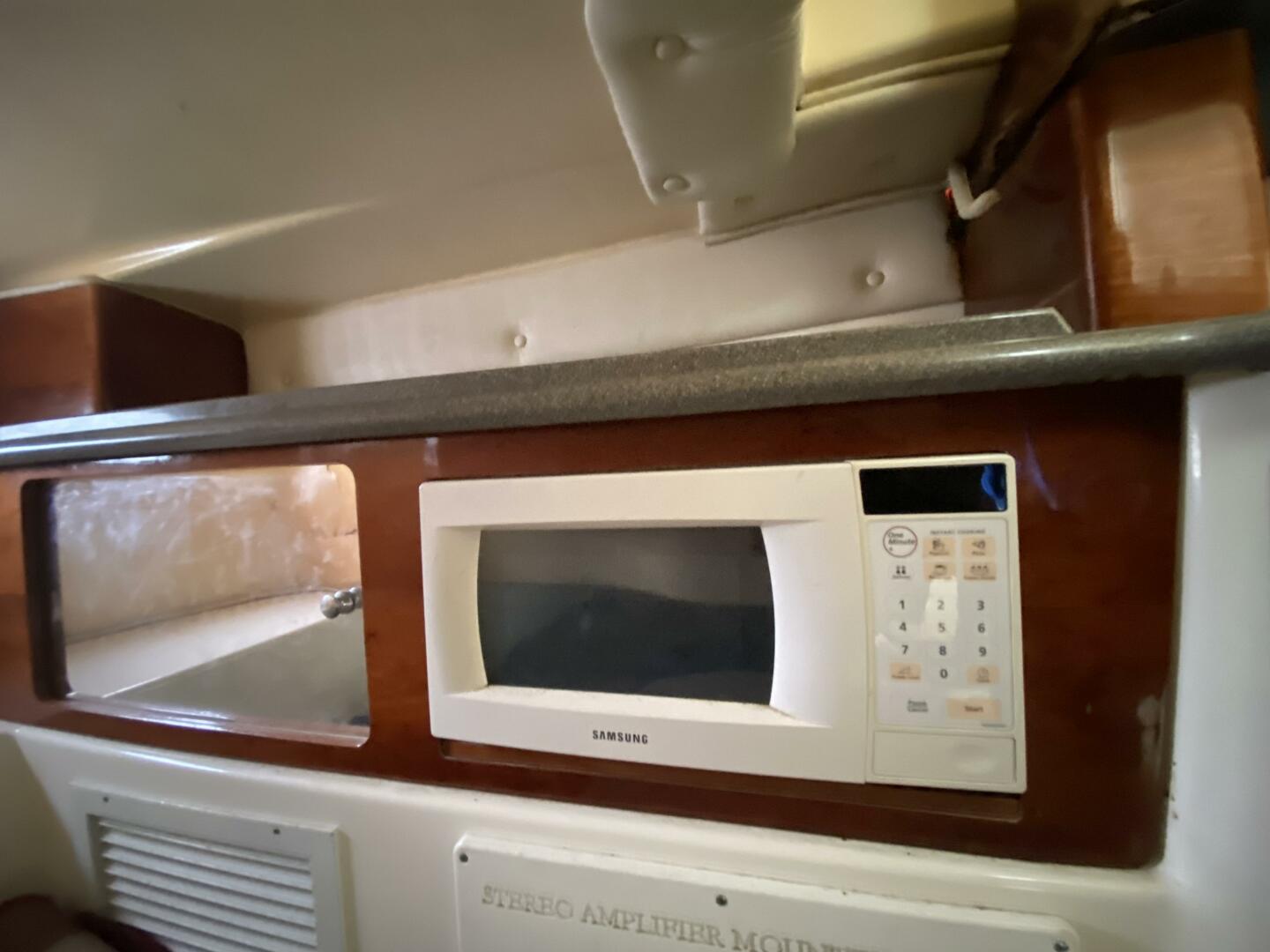 2003 Edgewater 265 Express - Image 12