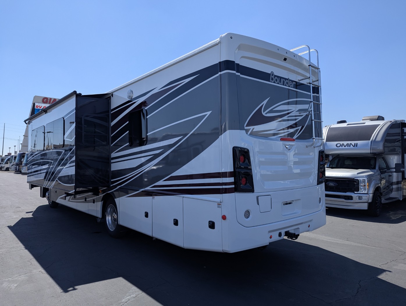 2026 Fleetwood Bounder 35K - Image 4