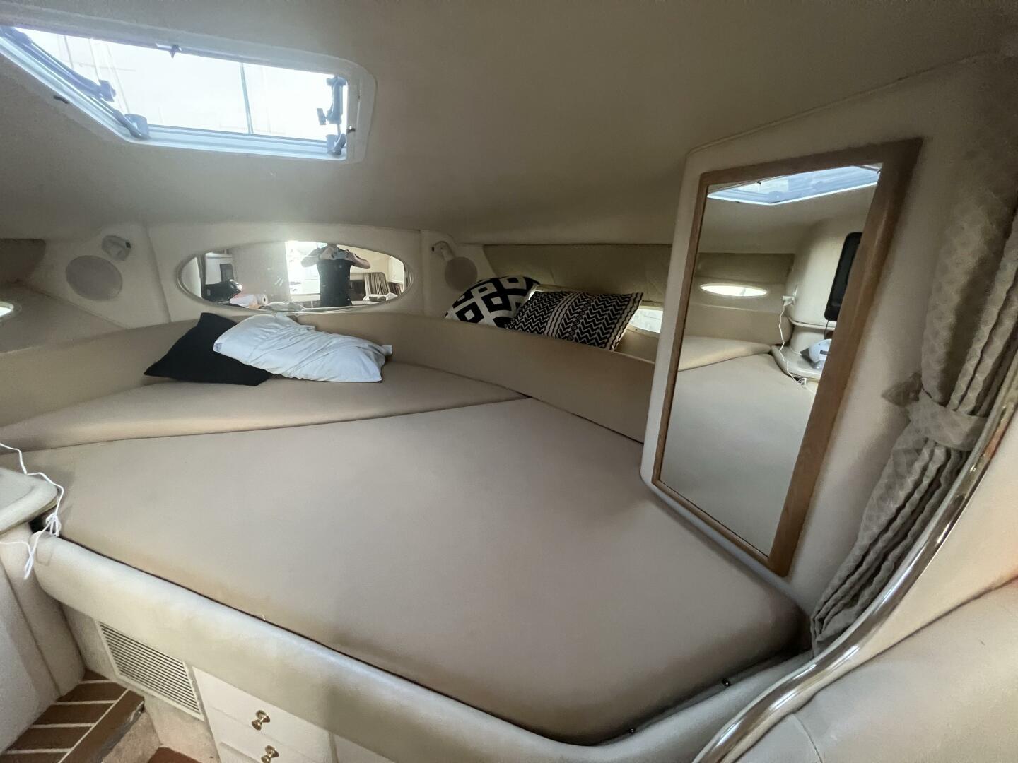 1999 Sea Ray 310 Sundancer - Image 5