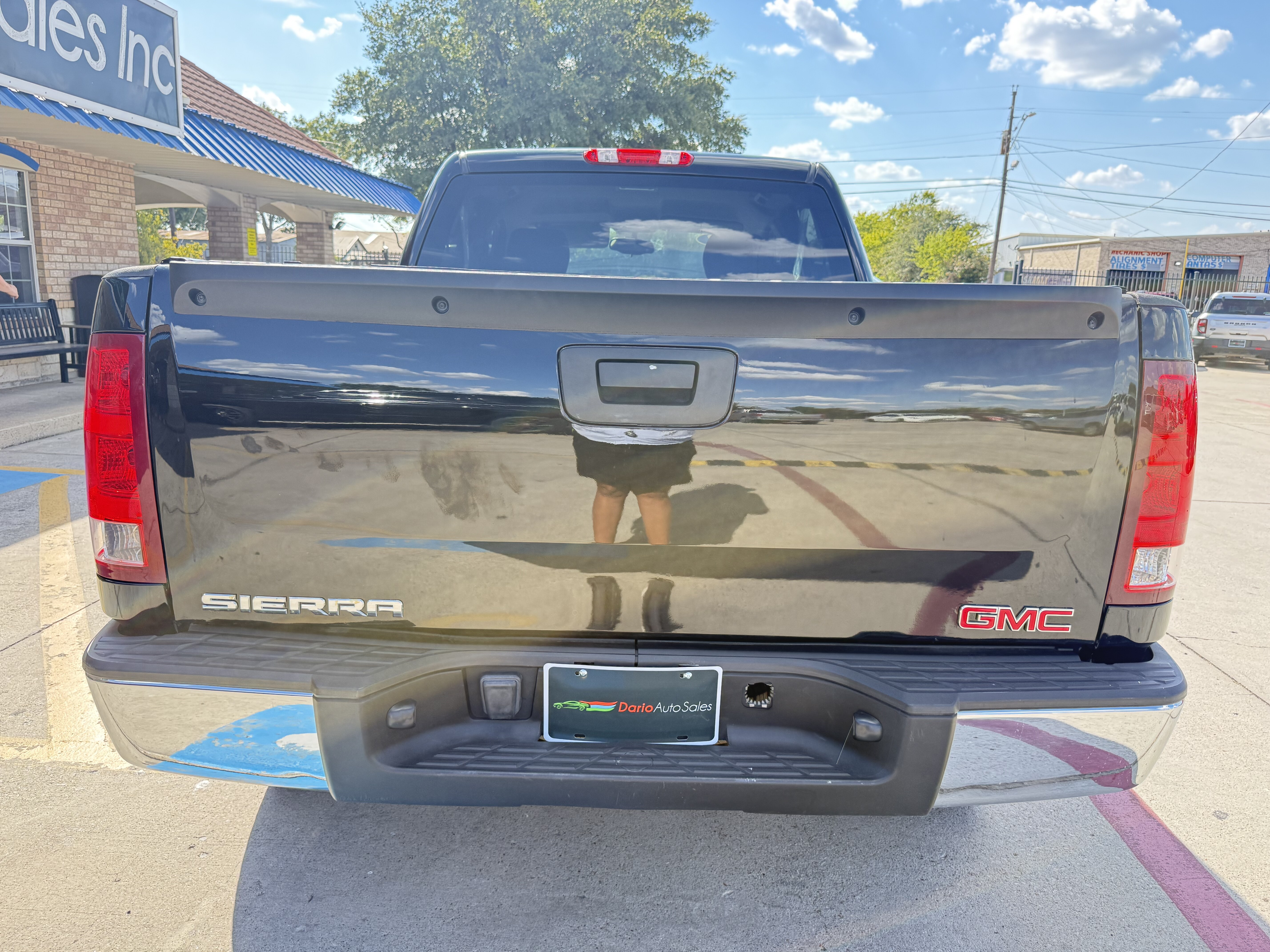 2012 GMC Sierra 1500 Pickup-V8 Crew Cab SL 2WD - Image 10