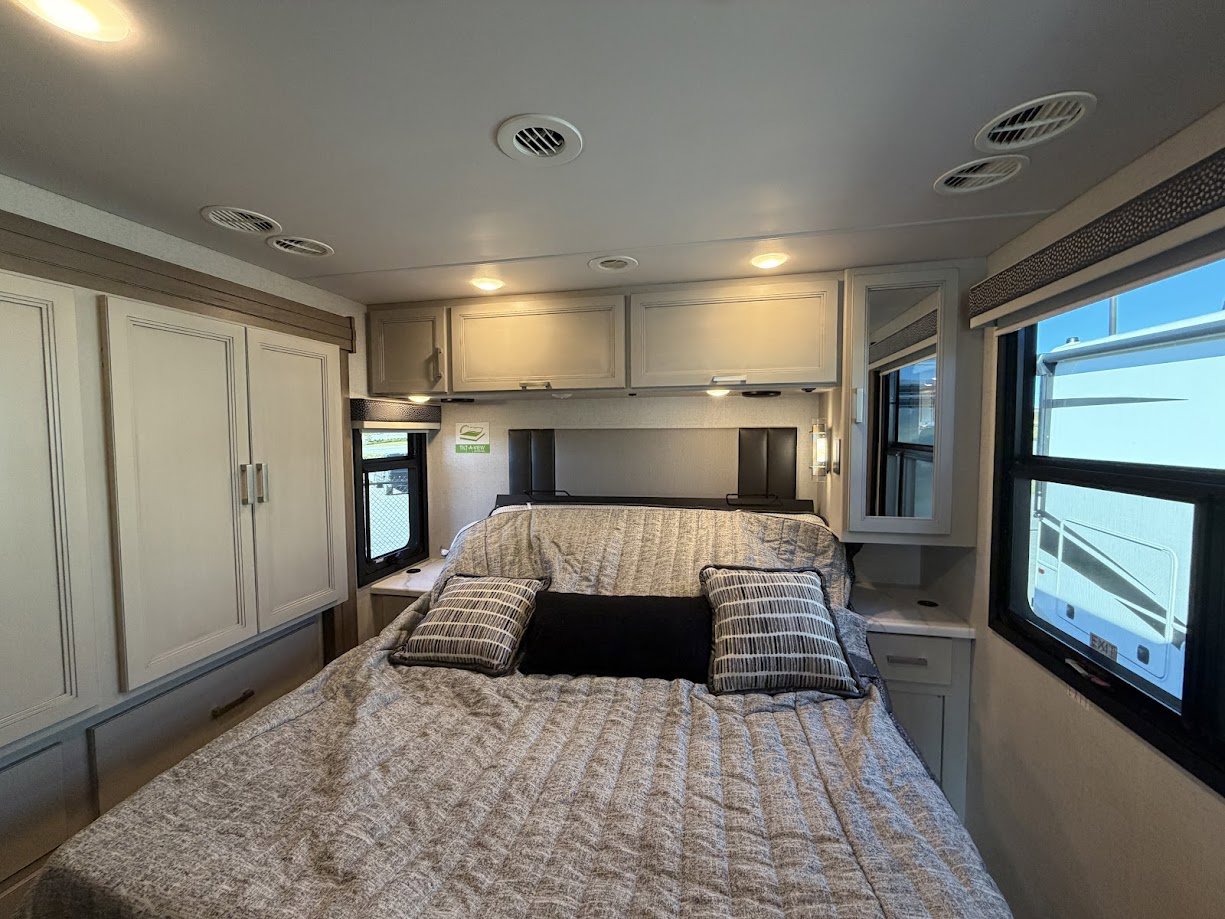 2026 THOR MOTOR COACH PALAZZO 33.5 - Image 57