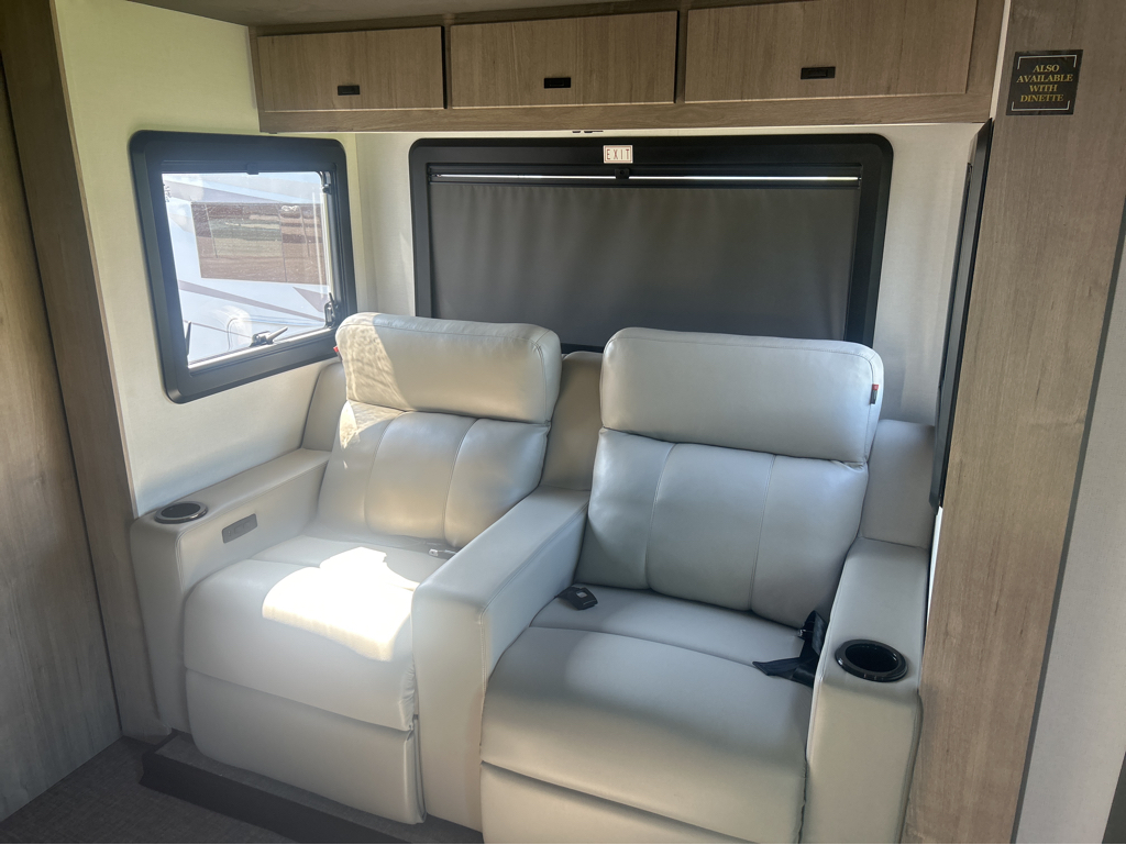 2026 Grand Design Lineage Series M 25TK - Image 9