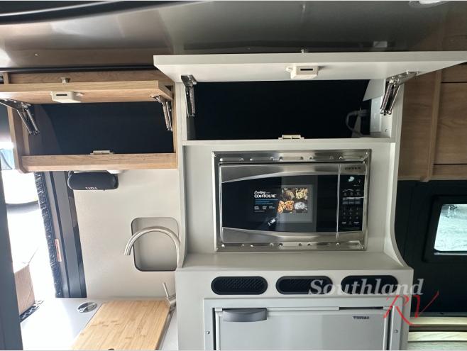 2026 Airstream Rangeline Base - Image 18