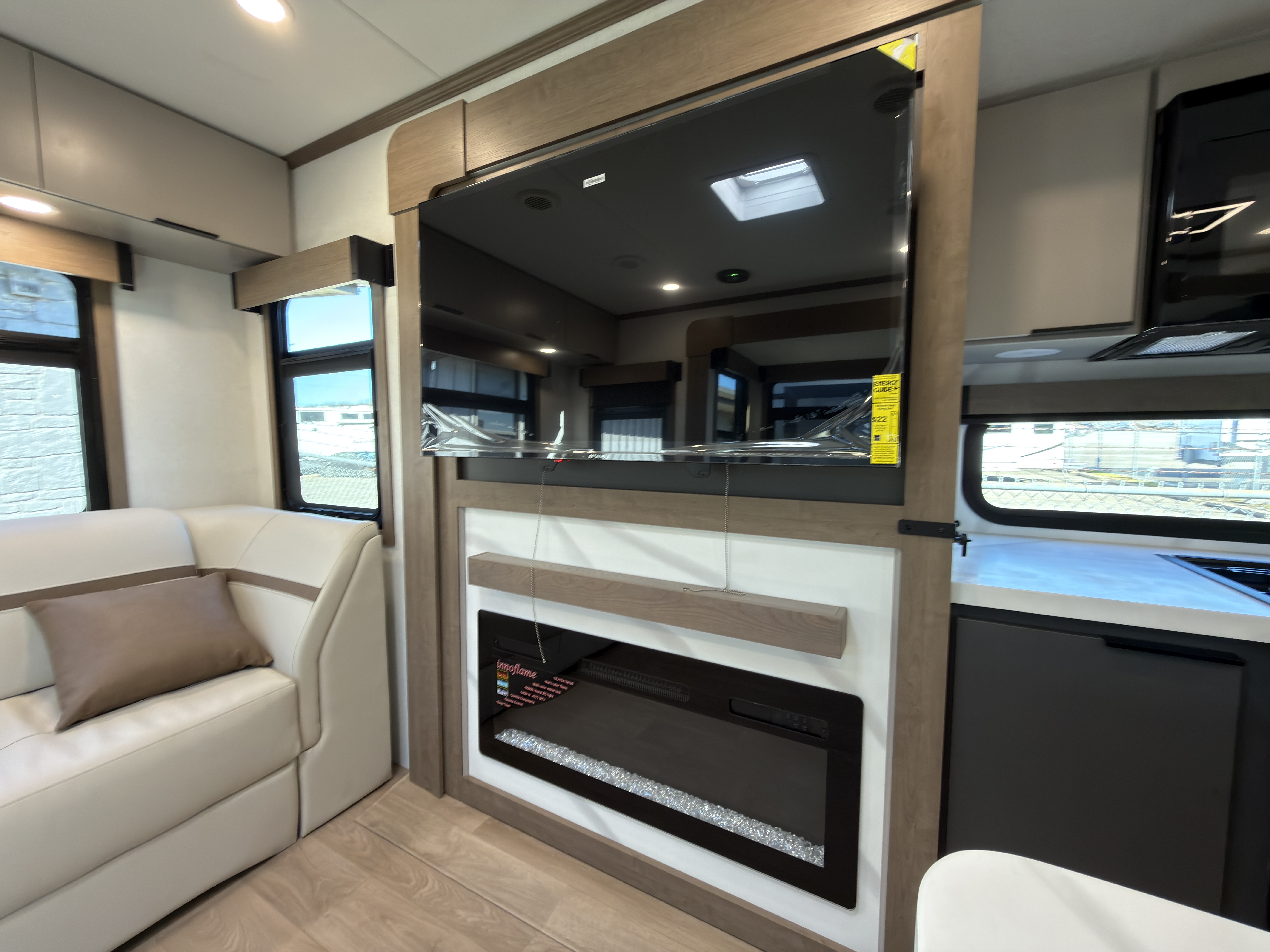 2026 KZ RV Domani 323RL - Image 11