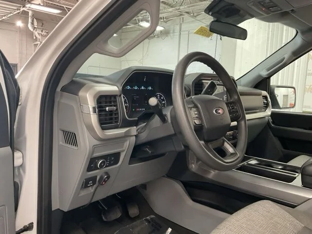 2022 Ford F150 Crew Cab XLT 4WD - Image 13