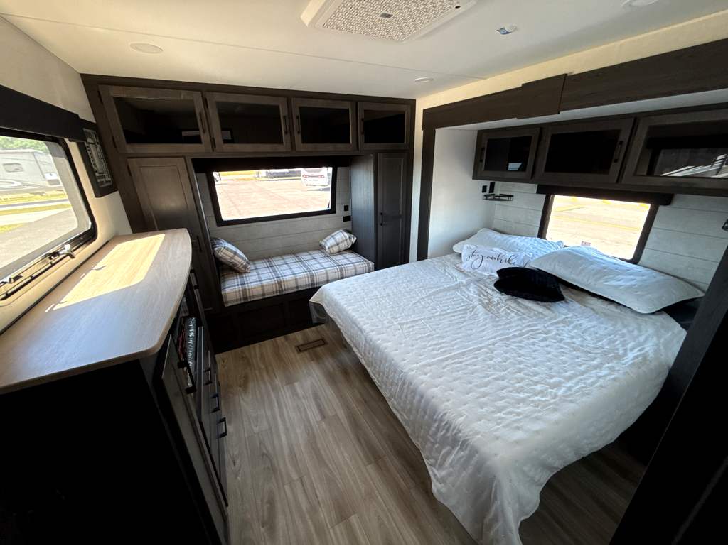 2026 VENTURE RV SPORTTREK 272VRK - Image 21