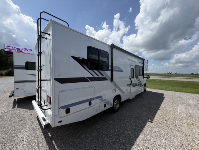 2027 THOR MOTOR COACH MAGNITUDE GA28 - Image 5
