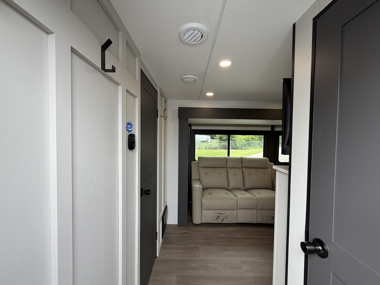 2027 VENTURE RV STRATUS 261VRB - Image 11