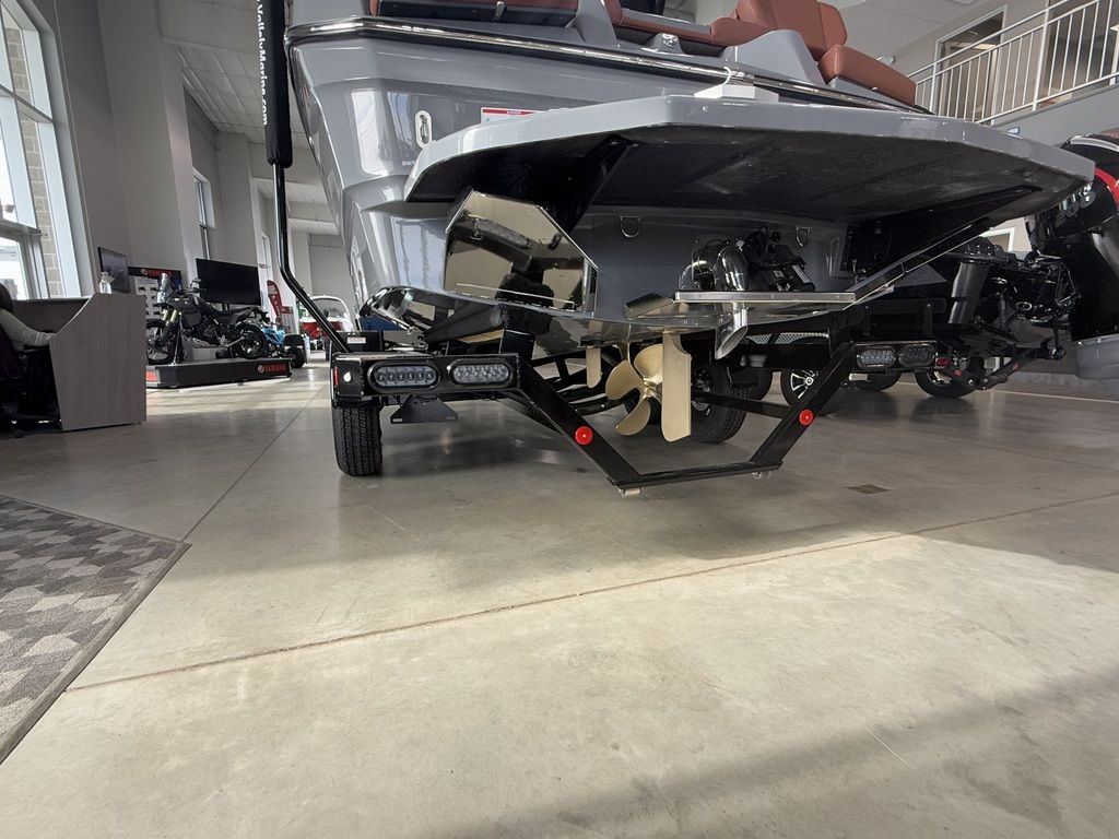 2025 MasterCraft XT22 - Image 11
