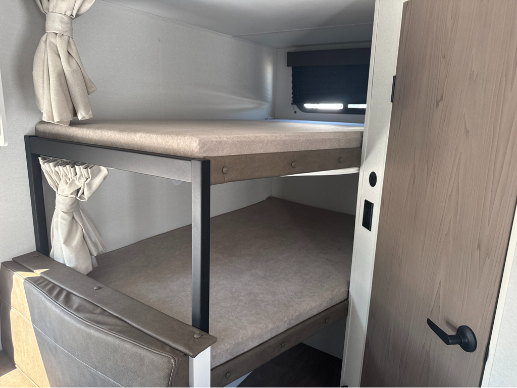 2027 GRAND DESIGN TRANSCEND 26BHX - Image 6
