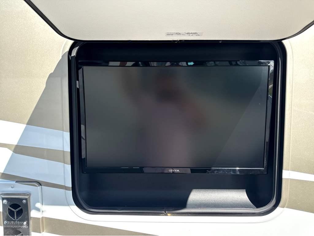 2025 FOREST RIVER SUNSEEKER 2400T - Image 7