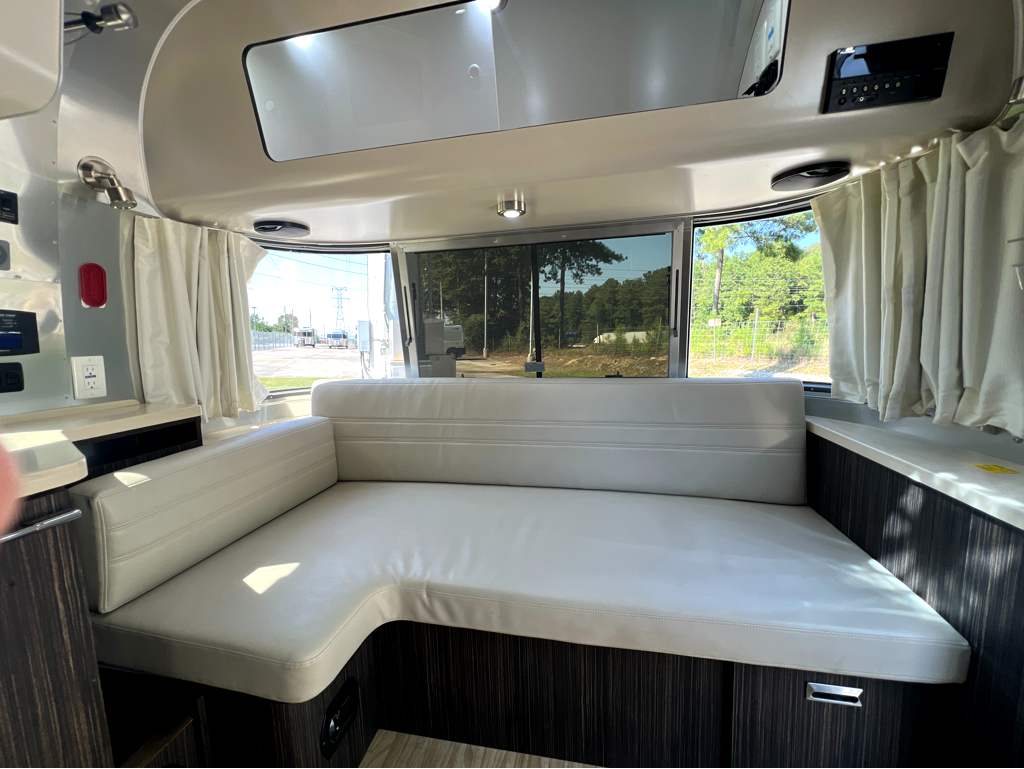 2017 AIRSTREAM INTERNATIONAL 19CB - Image 5