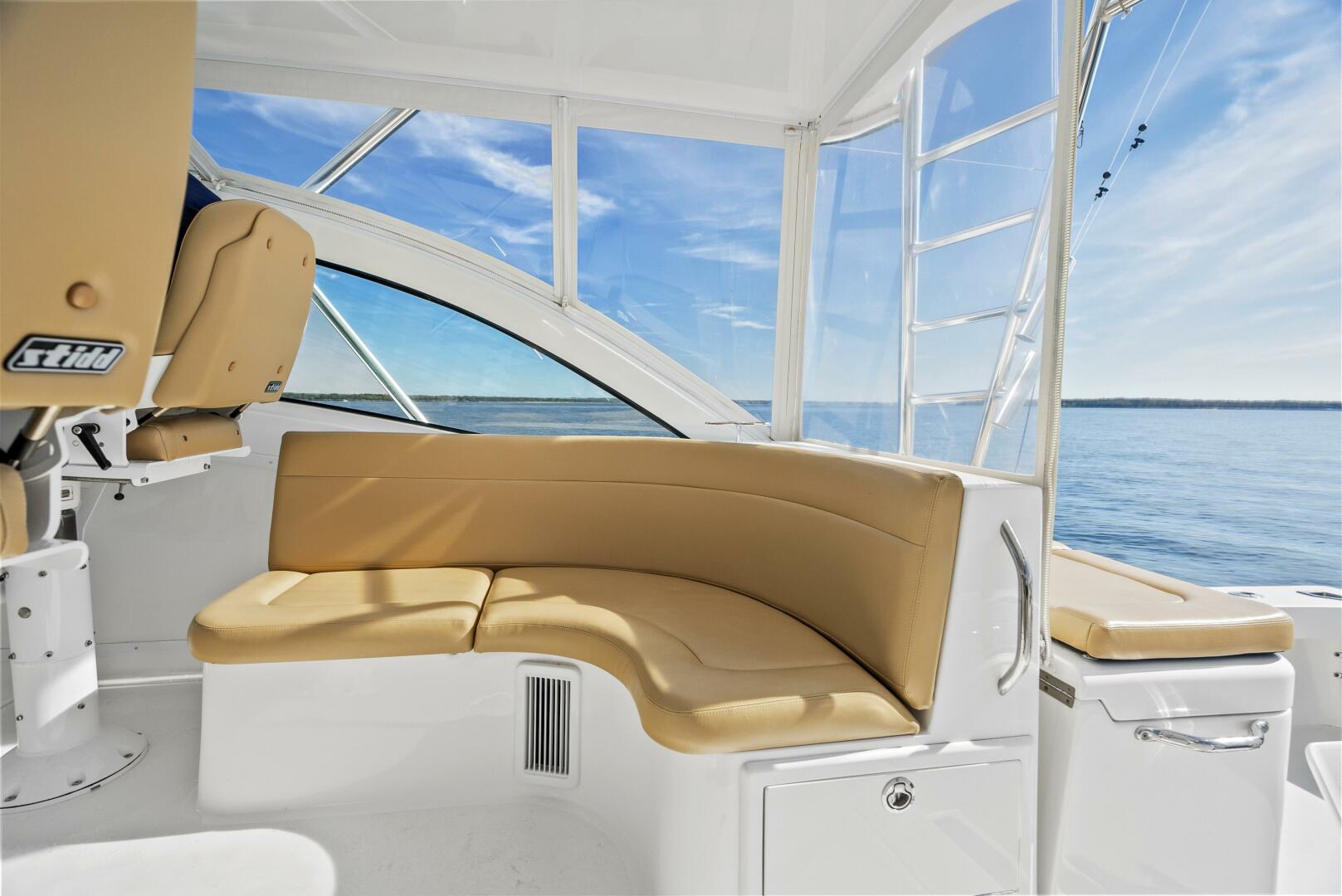 2018 Albemarle 41 Express - Image 17