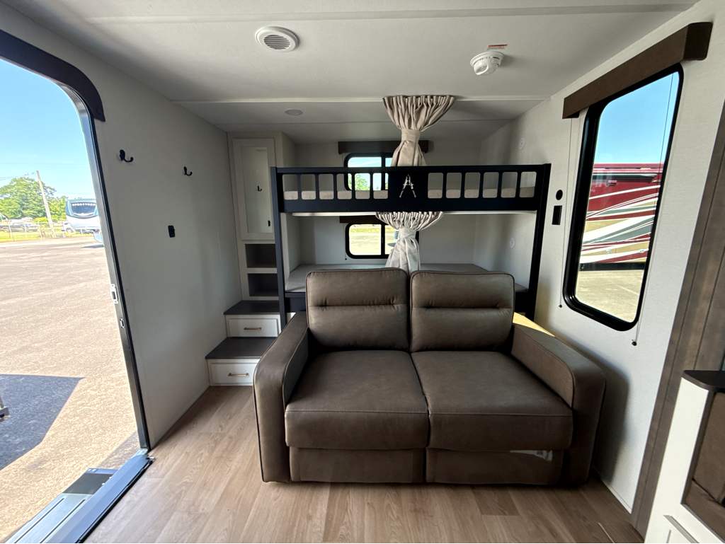 2026 GRAND DESIGN TRANSCEND 265BHT - Image 11