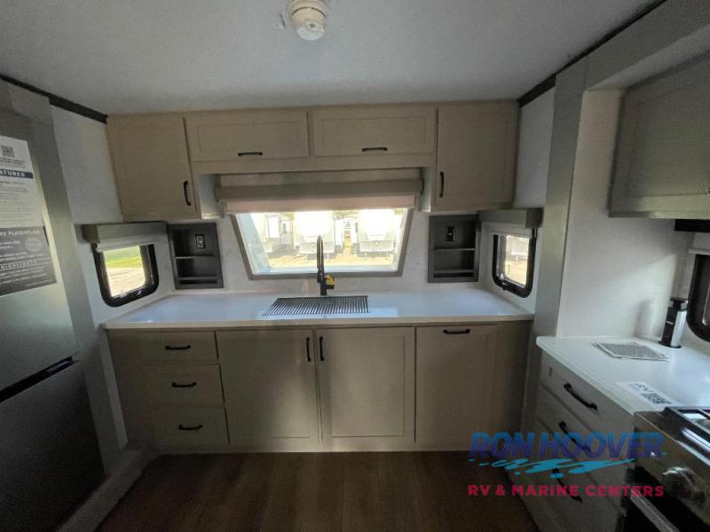 2025 PALOMINO 388FKH - Image 19