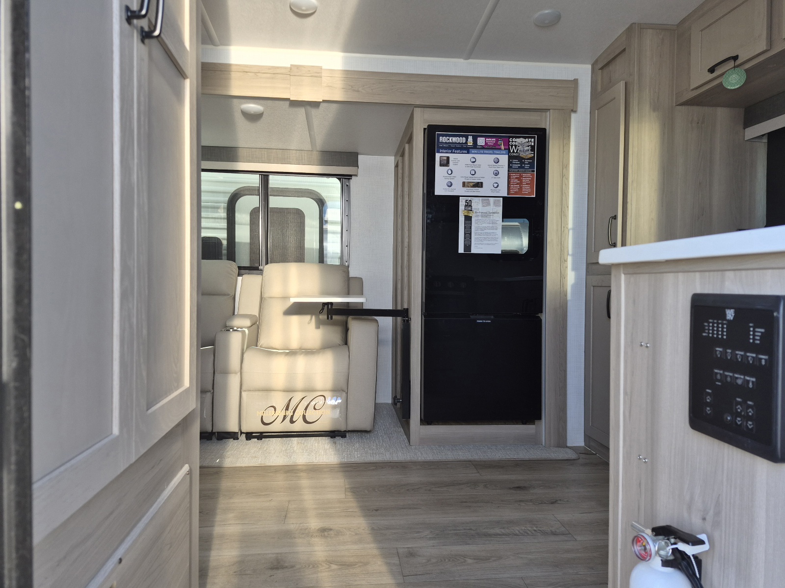 2025 Forest River Rockwood Mini Lite 2516S - Image 4