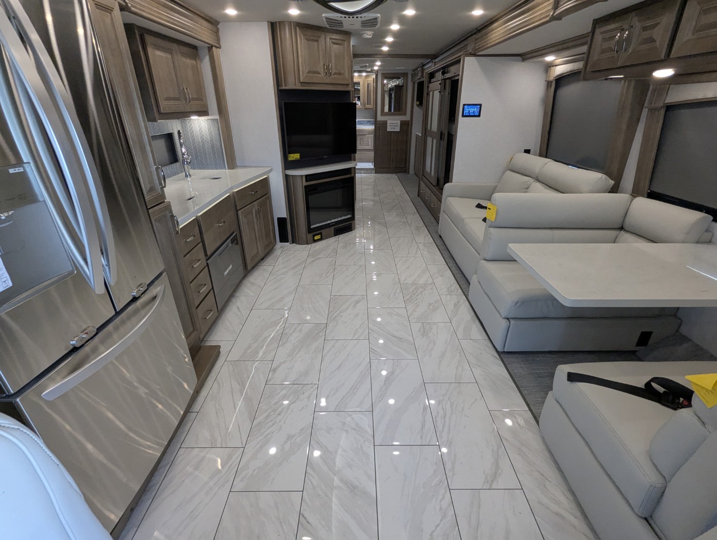 2026 Fleetwood Discovery 38N - Image 12