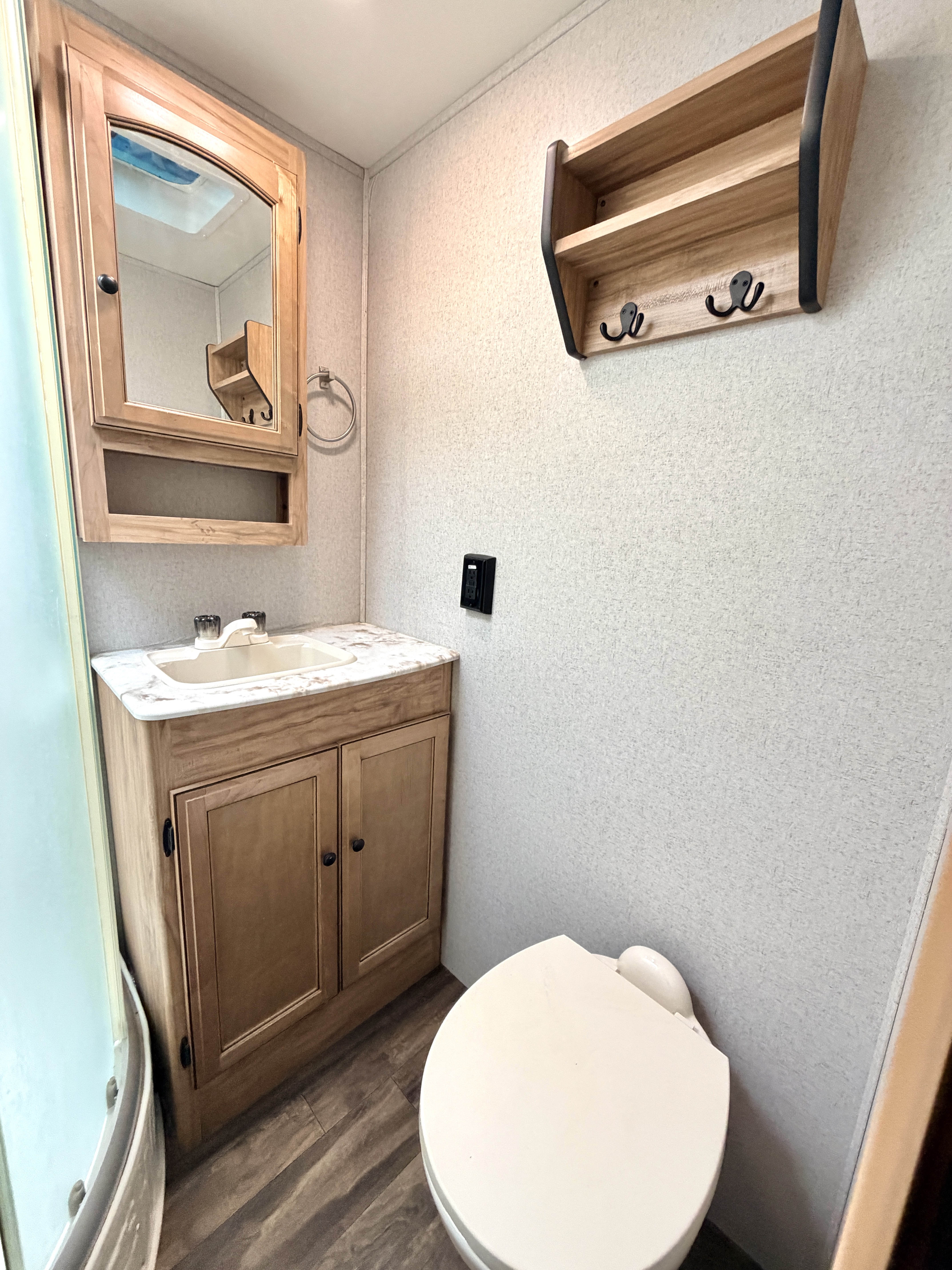 2019 Coachmen Freedom Express Ultra Lite 246RKS - Image 18