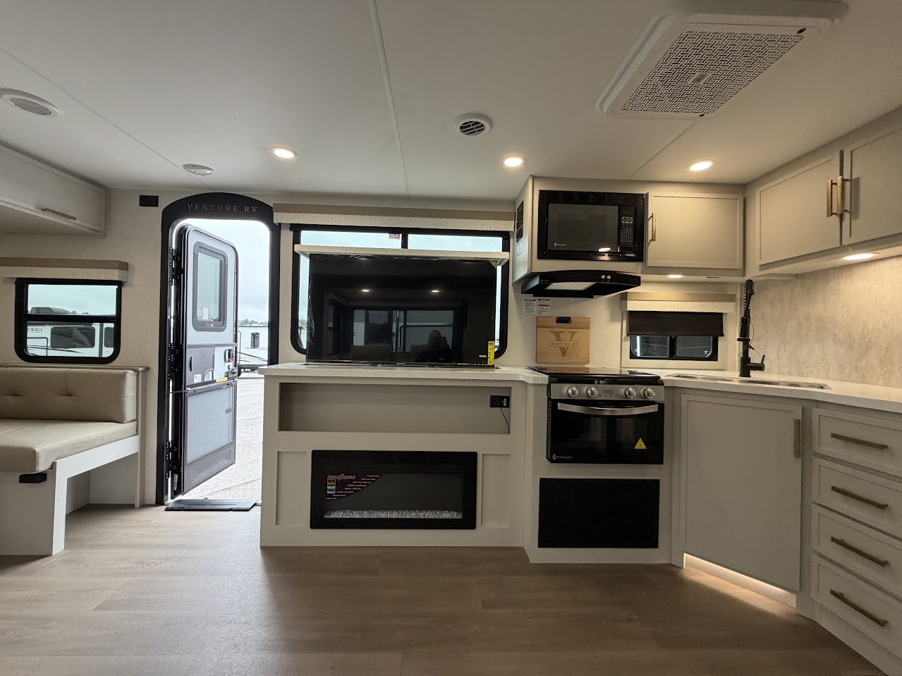 2027 VENTURE RV STRATUS 282VFD - Image 27