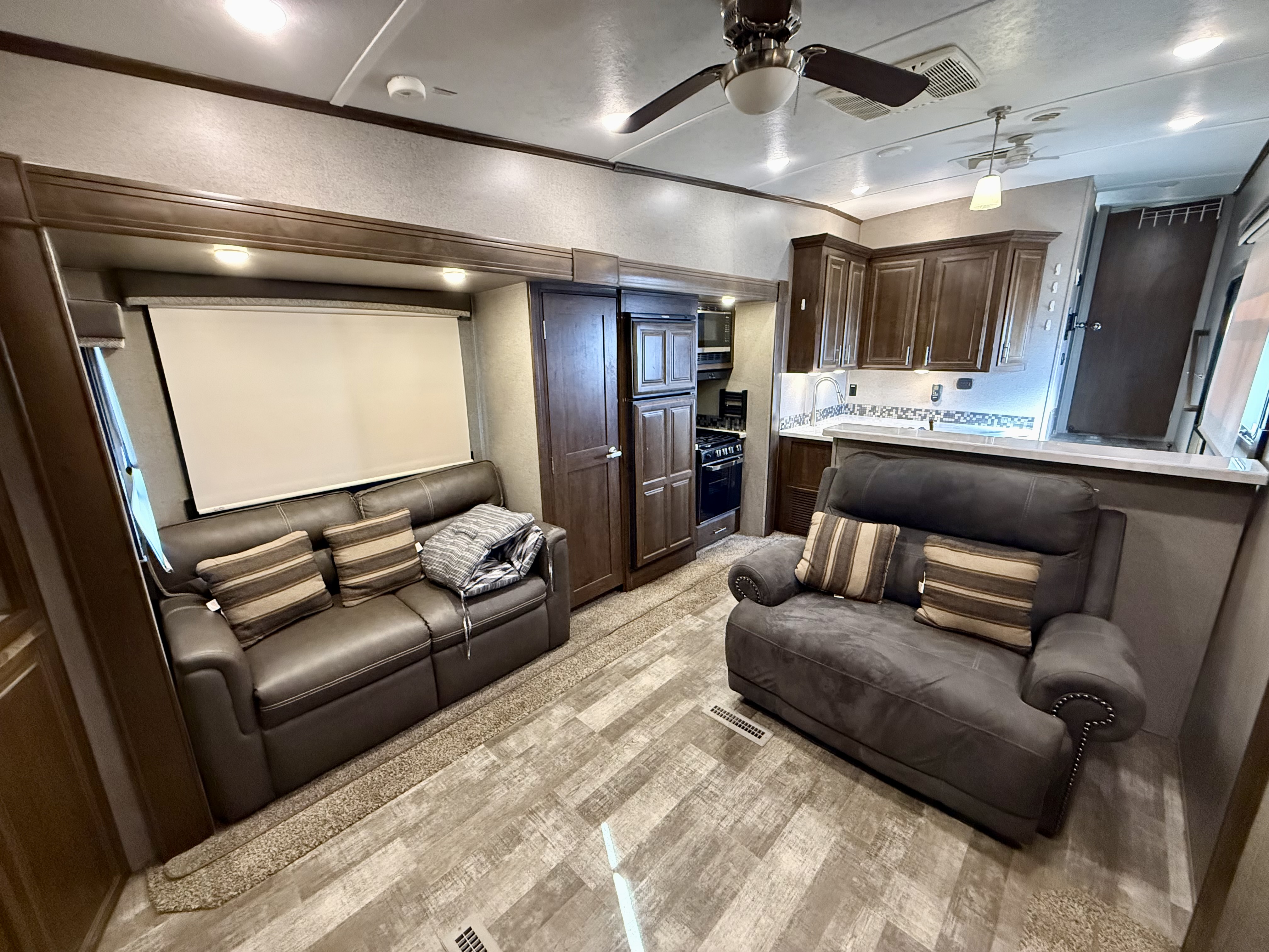 2019 Forest River Rockwood Signature Ultra Lite 8298WS - Image 9
