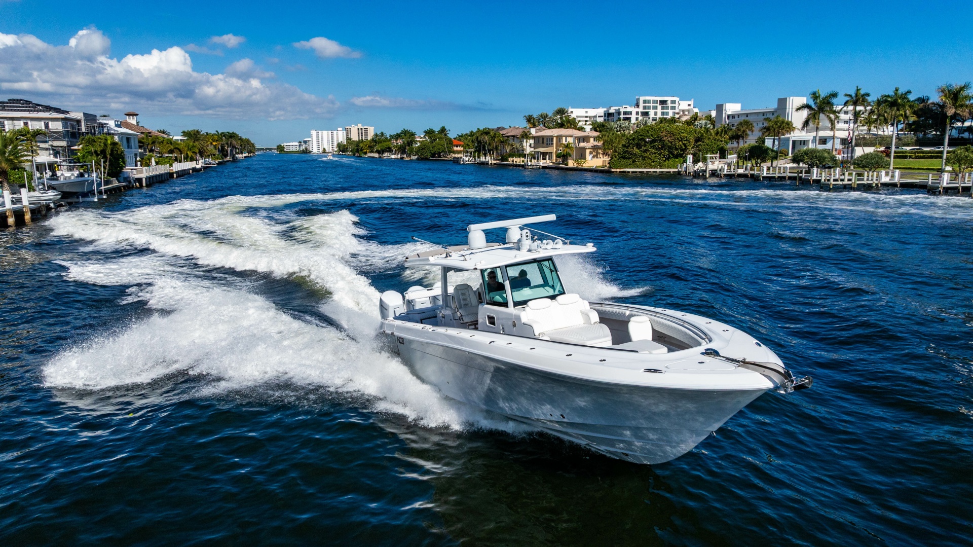 2024 HCB 42 Lujo - Image 31