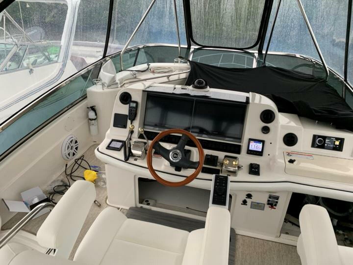 2006 Sea Ray 52 Sedan Bridge - Image 10