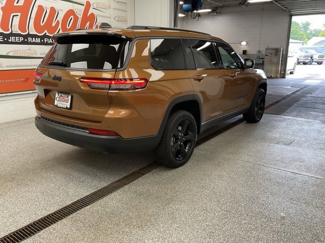 2026 Jeep Grand-Cherokee-L Laredo Altitude 4x4 - Image 9