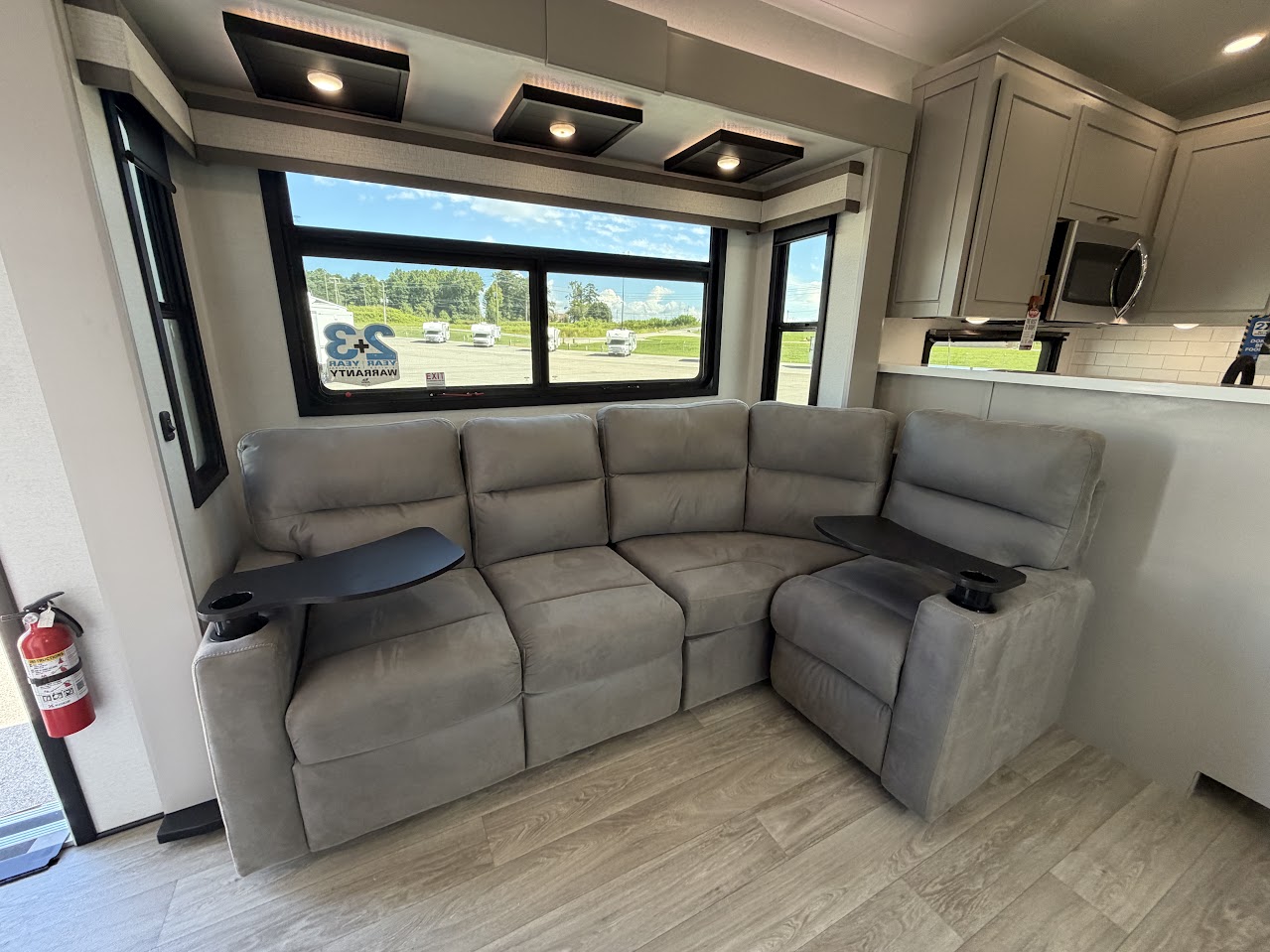 2027 JAYCO NORTH POINT 391TBBH - Image 17