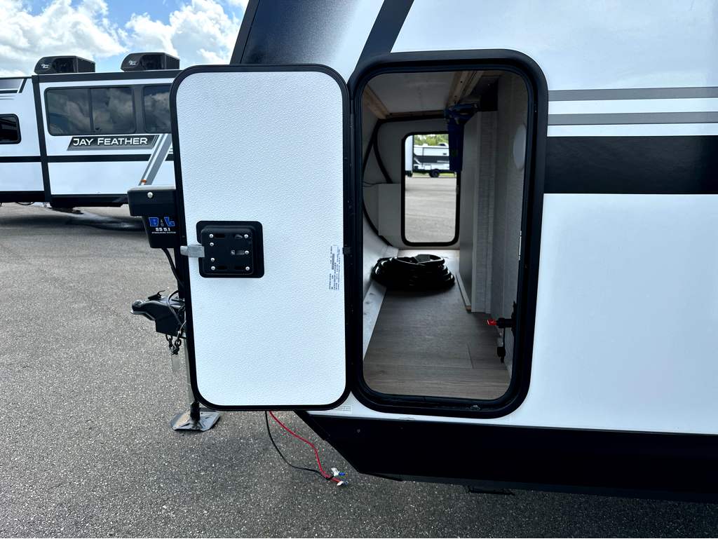 2027 JAYCO JAY FEATHER 26FK - Image 9