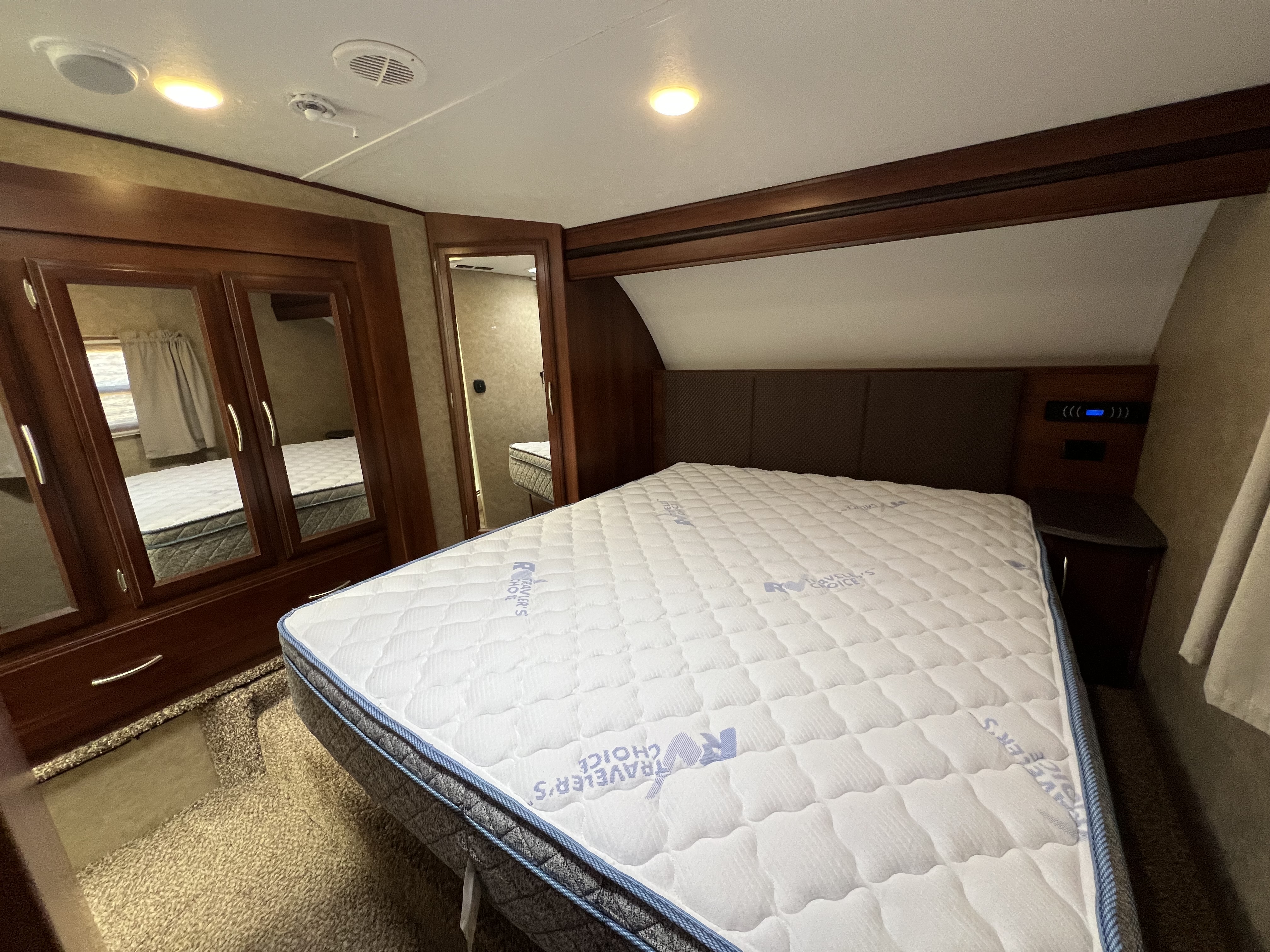 2014 Prime Time Crusader 285RET - Image 20