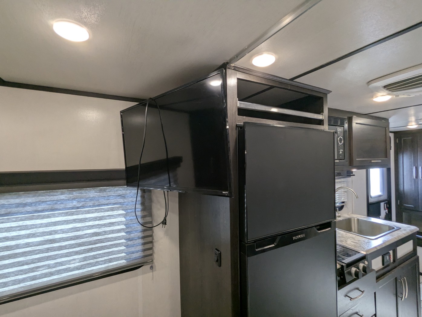 2024 Genesis Supreme Surfside Limited 19FSS - Image 17